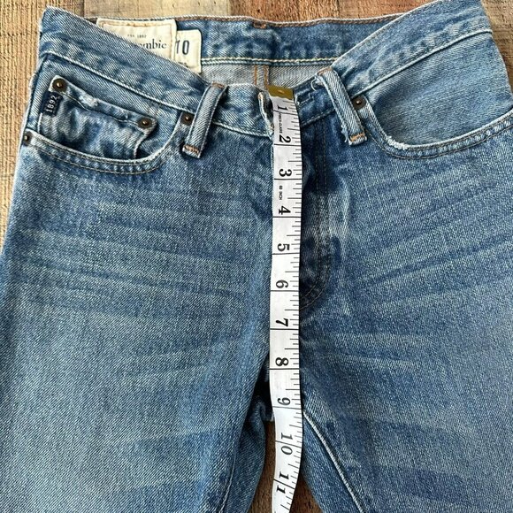 Abercrombie Boys Size 10 Button Fly Classic Fit Denim Jeans in Medium Wash Blue - Picture 5 of 9